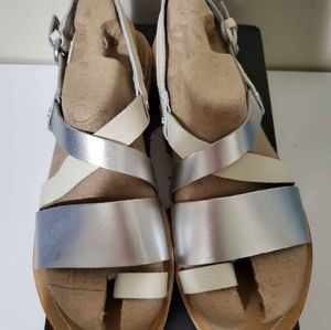 Sorel Women's Crisscross Sandals Size 6 Brand New